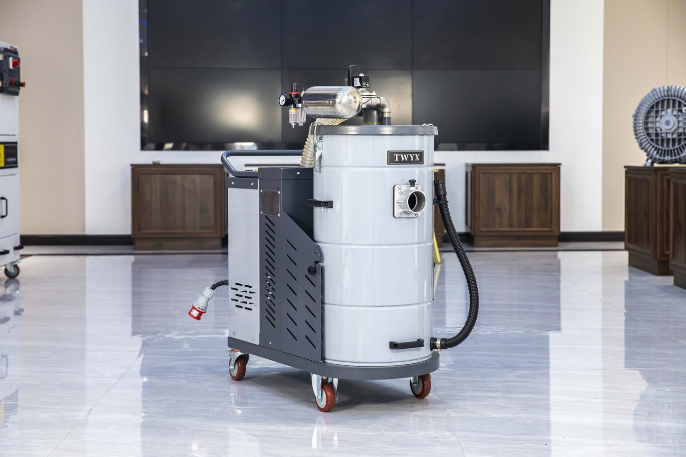 車間用工業移動吸塵器主要組成部件的功能特點分享